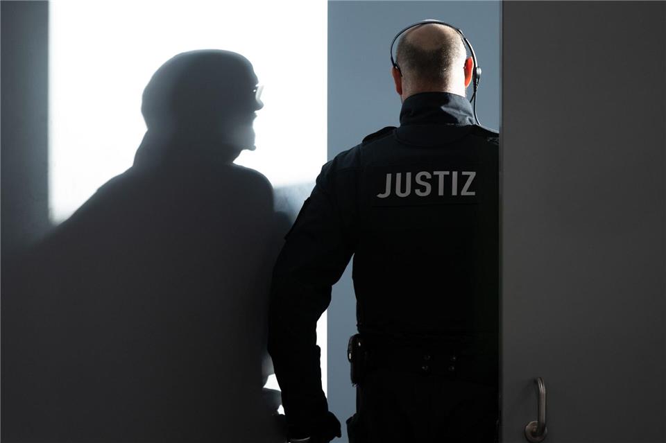 Im Oberlandesgericht Dresden geht der Prozess gegen eine mutmaßliche NSU-Unterstützerin weiter. (Archivbild) Sebastian Kahnert/dpa