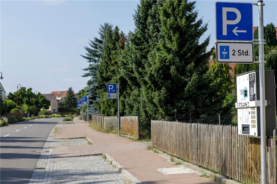 Im Örtchen Störmthal sind die Menschen verstimmt über eine Vielzahl von Parkschildern.Julius-Christian Schreiner/dpa