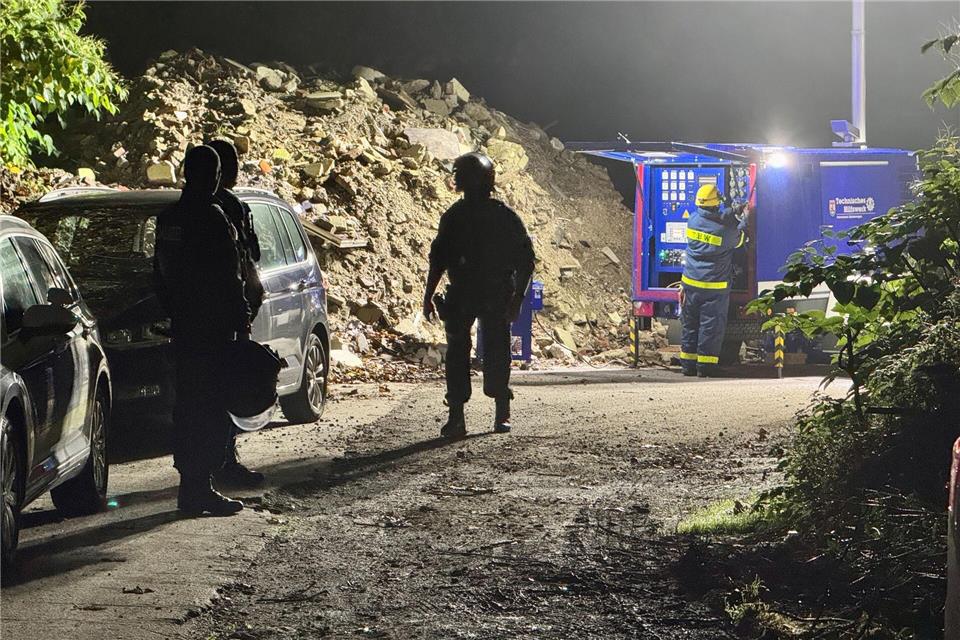 Illegale Tabakfabriken: Mutmaßlicher Drahtzieher angeklagt Im Oktober 2024 war die Polizei bereits mit Razzien gegen die illegalen Zigarettenfabriken vorgegangen. (Archivbild)Wolfram Lumpe/dpa