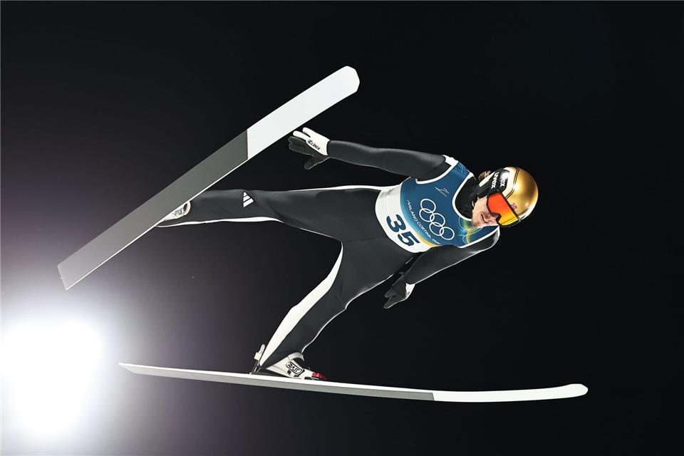 Im Olympia-Einzel von der Normalschanze sprang Forfang auf den neunten Platz.Daniel Karmann/dpa