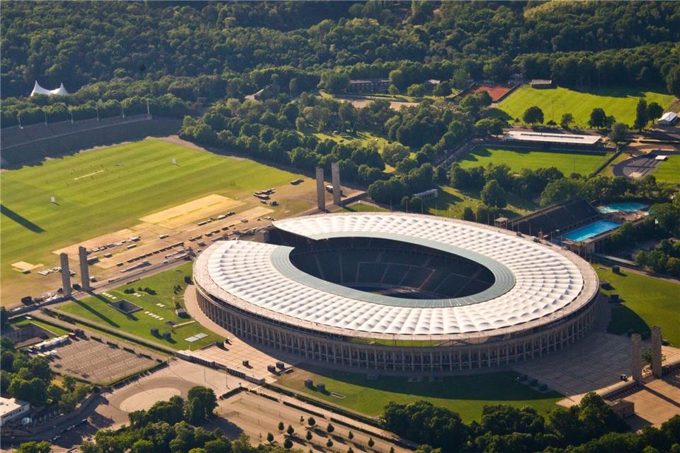 Ein Lostopf und Videobeweis: So läuft das Achtelfinale ab  Im Olympiastadion findet am 23. Mai das Endspiel um den DFB-Pokal statt.Ole Spata/dpa
