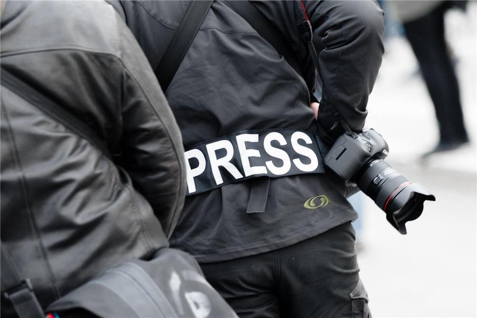 Im Osten Deutschlands berichten viele Journalisten laut der Organisation „Reporter ohne Grenzen“ über wachsende Feindseligkeit. (Symbolbild)Markus Scholz/dpa