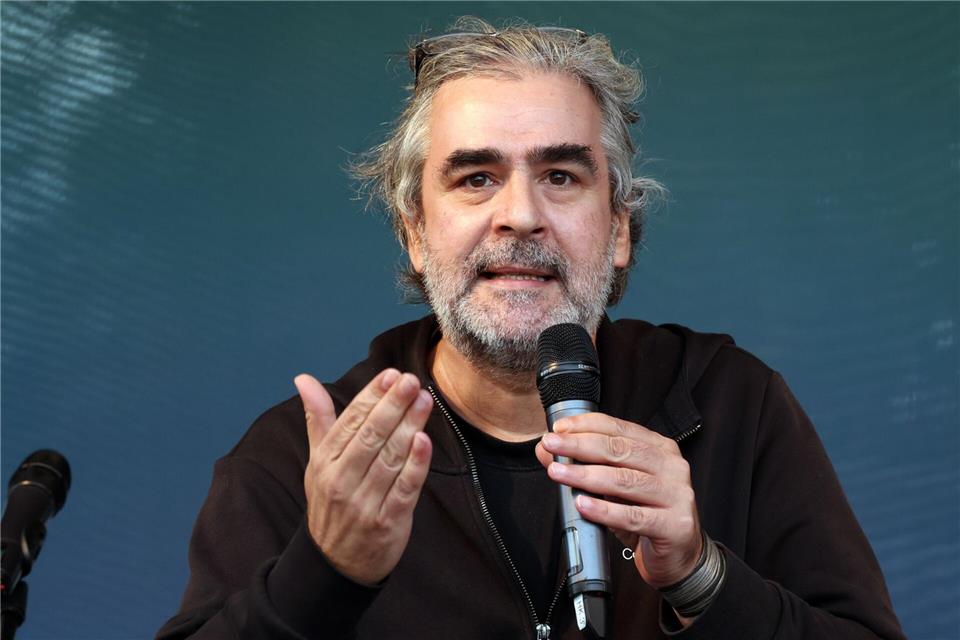 „Im Osten geht man eher ins Argumentieren“, sagt Deniz Yücel. (Archivbild)Bernd Wüstneck/dpa