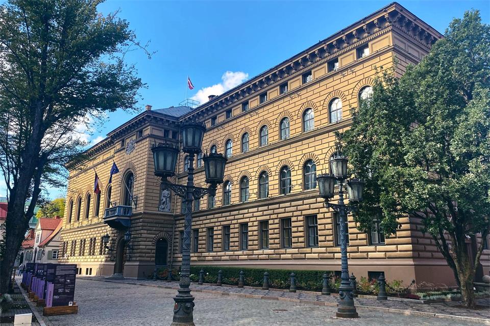 Im Parlament Saeima bekommt die Regierungspartei voraussichtlich 42 der 100 Sitze. (Archivbild)Alexander Welscher/dpa
