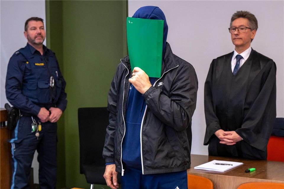 Mord an Ukrainern in Murnau: Urteil rechtskräftig Im Prozess bereute der Mann seine Tat. (Archivbild)Peter Kneffel/dpa