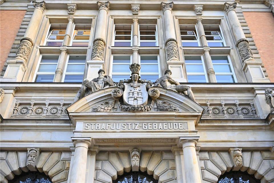 Im Prozess um Verstöße gegen die Russland-Sanktionen der EU will das Landgericht Hamburg am Dienstag ein Urteil verkünden. (Symbolbild)Jonas Walzberg/dpa