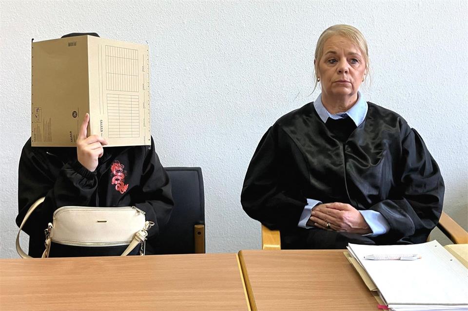 Im Prozess um den gewaltsamen Tod eines Säuglings zweifelt das Landgericht Leipzig an der Aussage der Mutter (Archivbild)André Jahnke/dpa