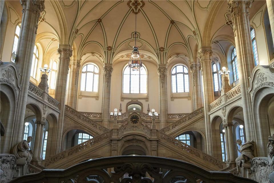 Im Prozess um den tödlichen Sturz eines 62-jährigen Mannes in den Teltowkanal in Berlin-Britz hat sich der Mordvorwurf gegen einen 59-Jährigen nicht bestätigt. (Symbolbild) Soeren Stache/dpa