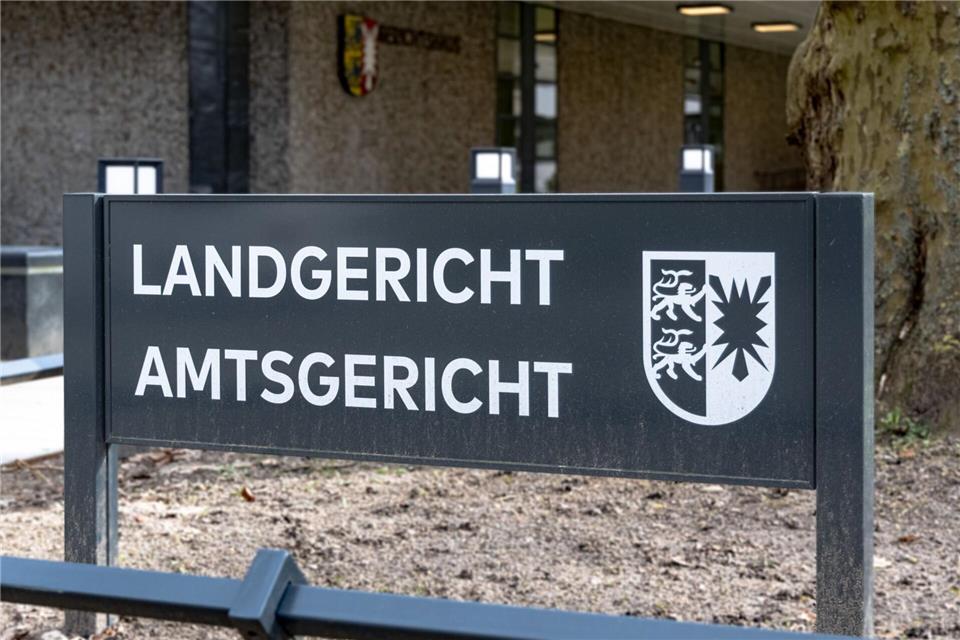 Im Prozess um einen Messerangriff auf eine Seniorin in Geesthacht werden am Mittwoch die Plädoyers und das Urteil erwartet. (Symbolbild)Markus Scholz/dpa