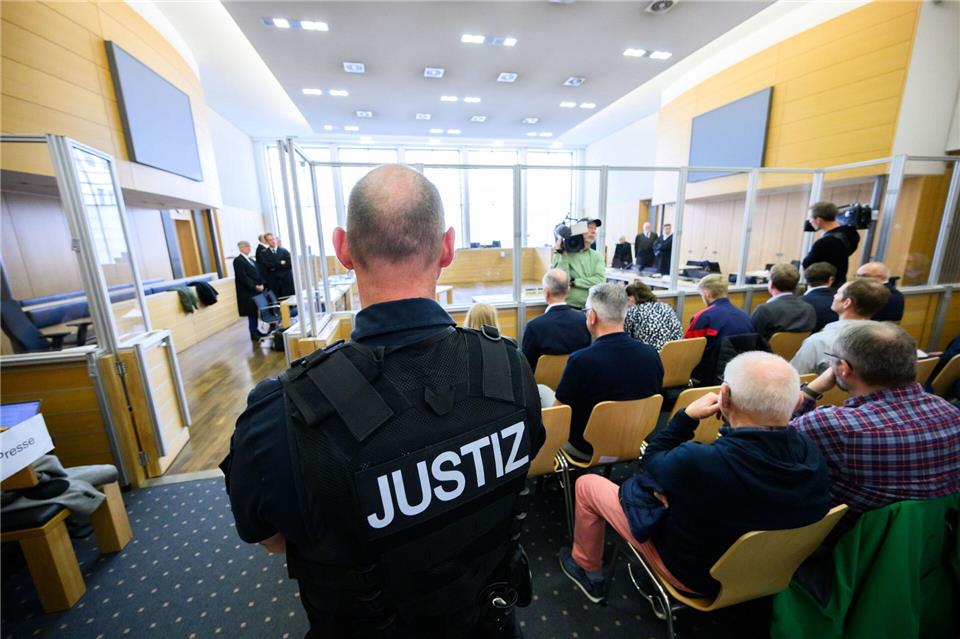 Im Prozess zur VW-Dieselaffäre wurden vier Haftstrafen ausgesprochen, nur in zwei Fällen gab es Bewährung.Julian Stratenschulte/dpa Pool/dpa