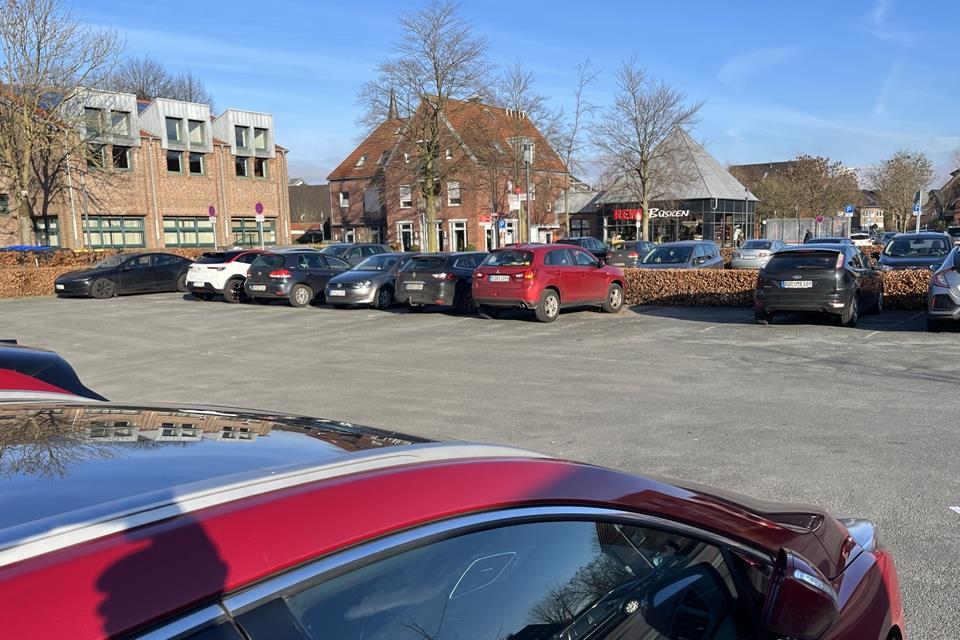 Im Raesfelder Ortskern, zwischen Rewe- und Aldi-Markt, soll es am Freitag die Demo geben.