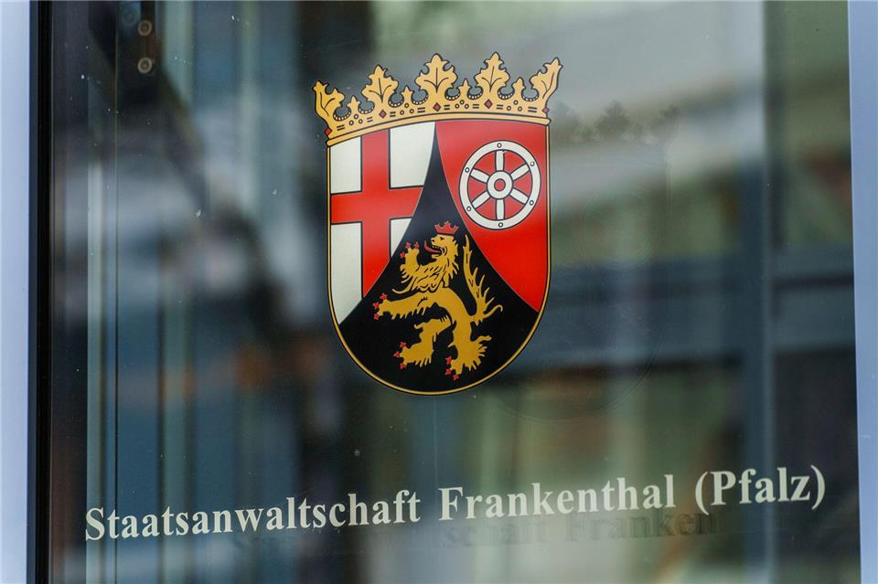 Im Rahmen der Ermittlungen von Polizei und Staatsanwaltschaft habe sich ein Tatverdacht gegen den 25-Jährigen ergeben. (Symbolbild)Andreas Arnold/dpa