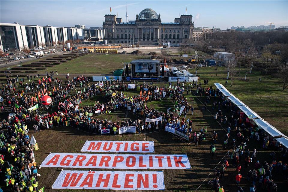 Im Rahmen der Grünen Woche protestieren am morgigen Samstag erneut Tausende Menschen für eine nachhaltigere Landwirtschaft. (Archivbild)Fabian Sommer/dpa