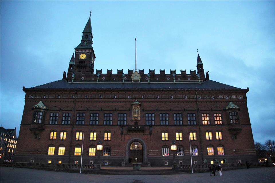 Im Rathaus von Kopenhagen wurde im vergangenen Jahr eine Rekordzahl an Eheschließungen verzeichnet. (Archivbild)Steffen Trumpf/dpa