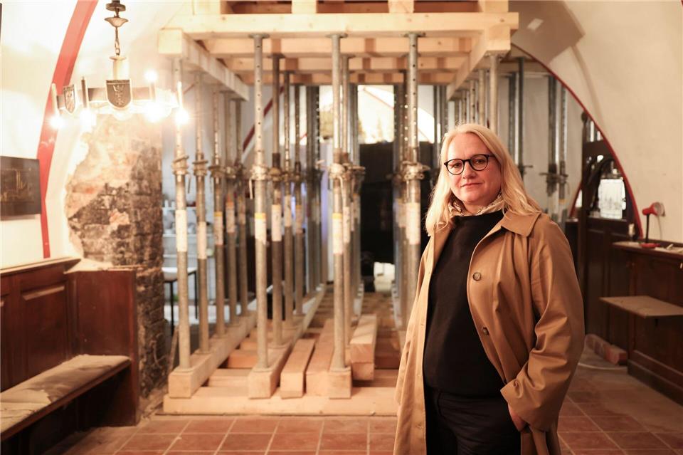Im Ratskeller sichern Stützen die Decke.Christian Charisius/dpa