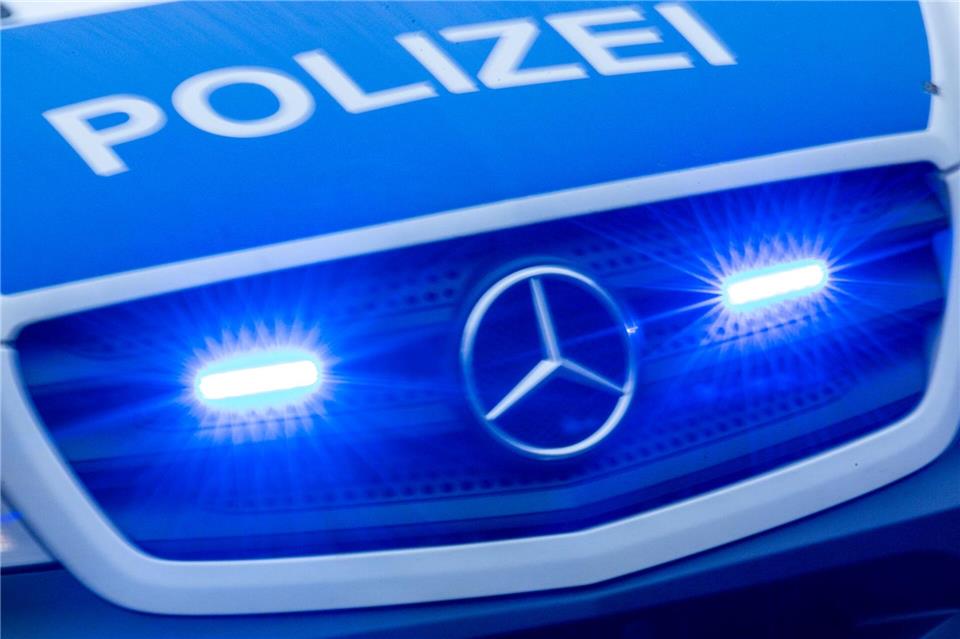 Im Rausch ist ein Mann auf eine Verkehrsinsel eines Kreisverkehrs bei Rottweil gefahren. (Symbolbild)Jens Büttner/dpa