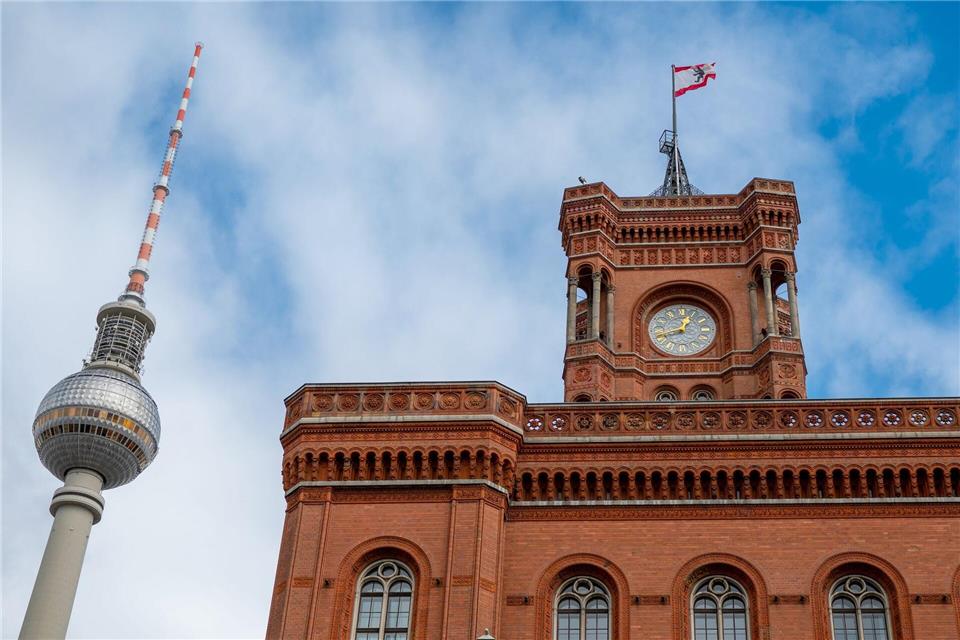 Im Roten Rathaus wird ein Hip-Hop-Ball gefeiert. (Archivbild)Monika Skolimowska/dpa-Zentralbild/dpa