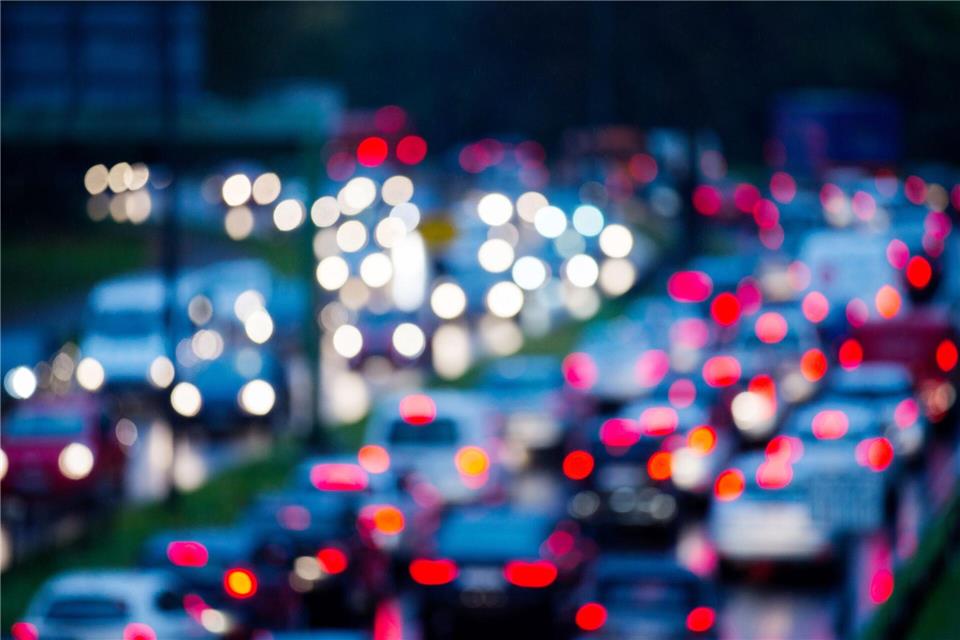 Im Saarland hat es 2025 mehr Staus gegeben. (Symbolbild)Rolf Vennenbernd/dpa