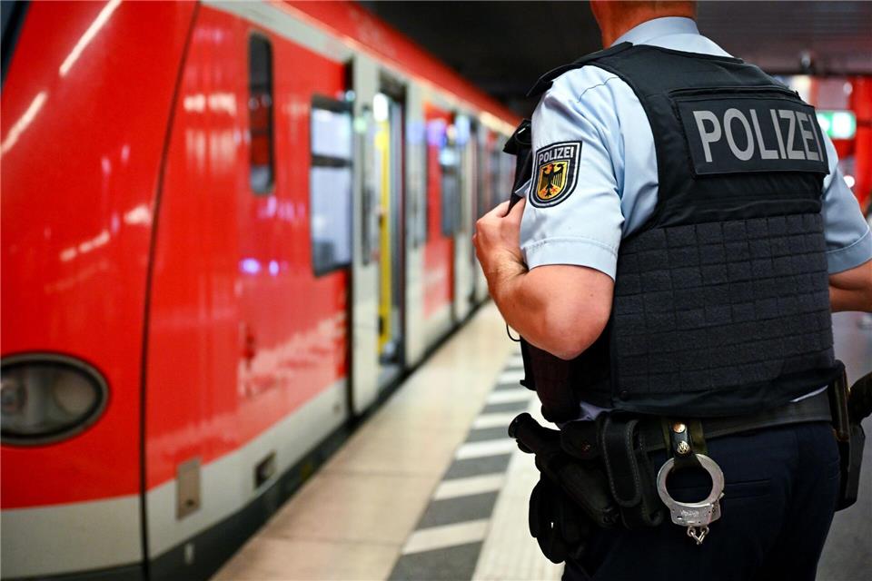 Im Saarland ist die Bundespolizei bei Grenzkontrollen, an Bahnhöfen und am Flughafen zuständig. (Symbolbild) Sven Hoppe/dpa