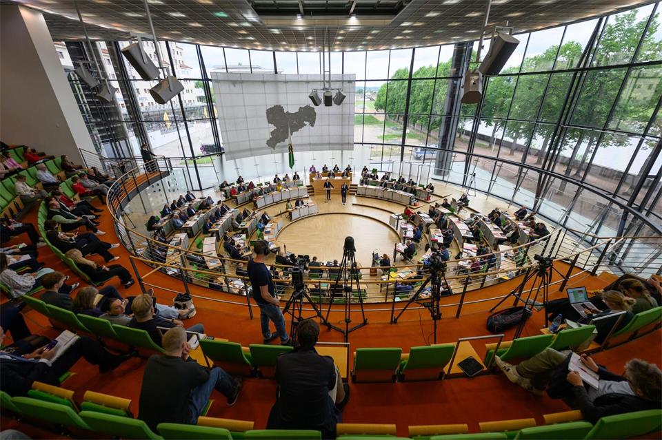 Im Sächsischen Landtag beginnen am Mittwoch die Beratungen zum Doppelhaushalt 2027/2028 (Archivbild). Robert Michael/dpa