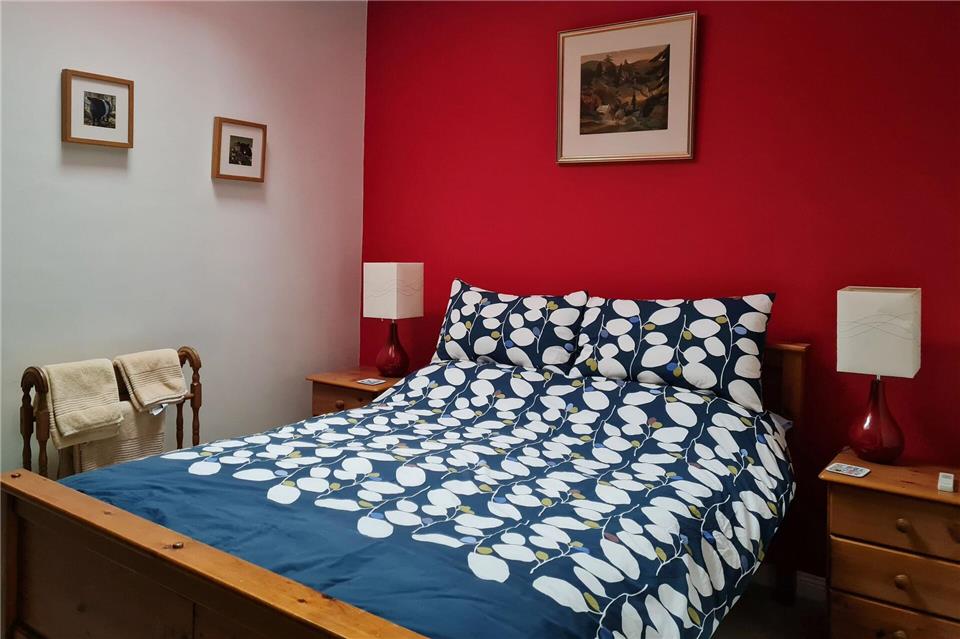 Im Schlafzimmer des „Cheese House“ stand früher der Milchtank.Dörte Nohrden/dpa-tmn