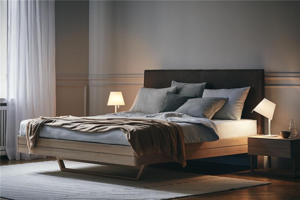 Im Schlafzimmer ist es praktisch, wenn man Leutchen mit sanftem Licht direkt neben dem Bett platziert.licht.de/Artemide/dpa-tmn