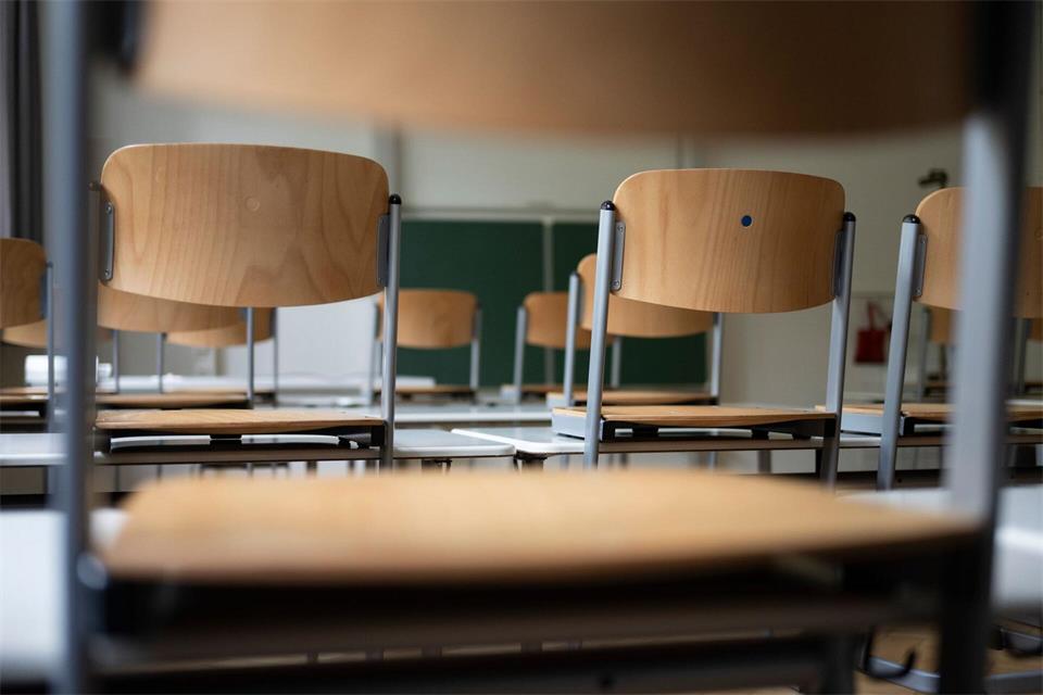 Im Schuljahr 2036/37 sollen nur noch knapp 200.000 Schüler und Schülerinnen und Thüringen lernen. (Symbolbild)Marijan Murat/dpa