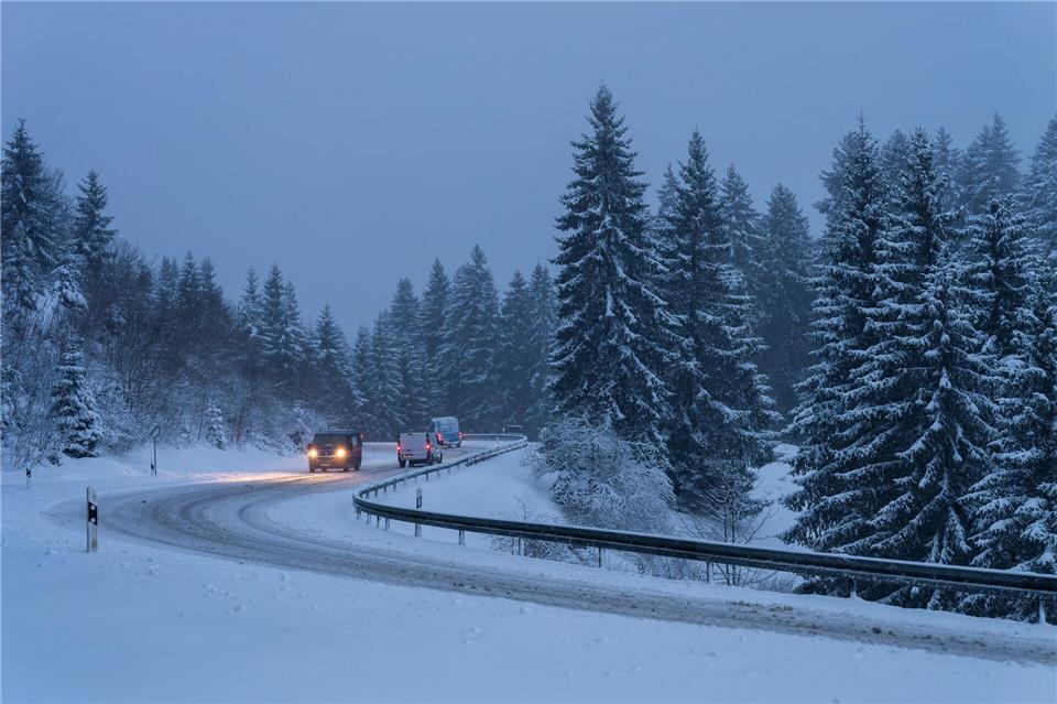 Im Schwarzwald hat es in der Nacht zum Donnerstag wieder geschneit.Silas Stein/dpa