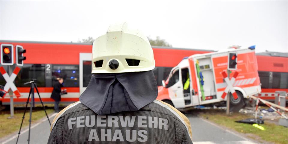 Im September vergangenen Jahres ist es zu einem Unfall auf einem Bahnübergang in Ahaus gekommen. Die Krankenwagenfahrerin aus Borken musste sich jetzt vor Gericht verantworten.