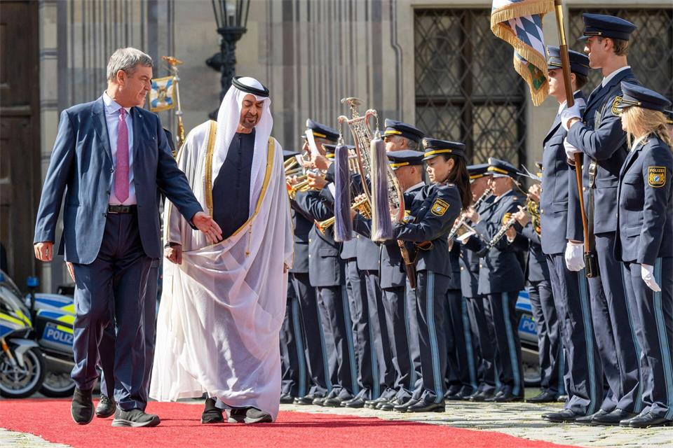 Im September war Präsident Scheich Mohamed bin Zayed Al Nahyan in München zu Besuch - nun macht Markus Söder den Gegenbesuch in Abu Dhabi. (Archivbild)Peter Kneffel/dpa