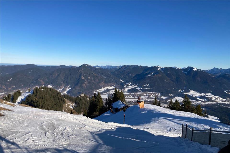 Im Skigebiet Brauneck läuft der Betrieb trotz des Einbruchs gut. (Produktion)Sabine Dobel/dpa