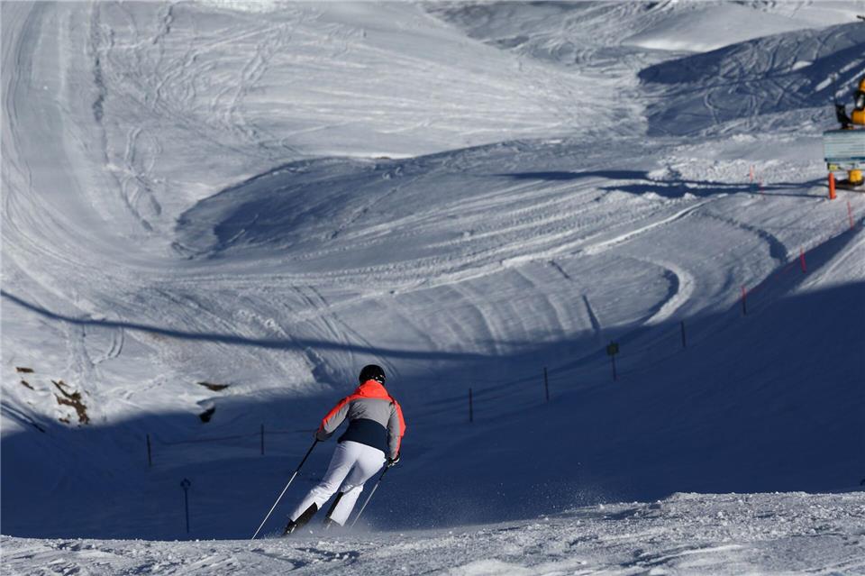 Im Skigebiet Fellhorn sind bei Zusammenstößen zwei Menschen verletzt worden. (Symbolbild)Karl-Josef Hildenbrand/dpa