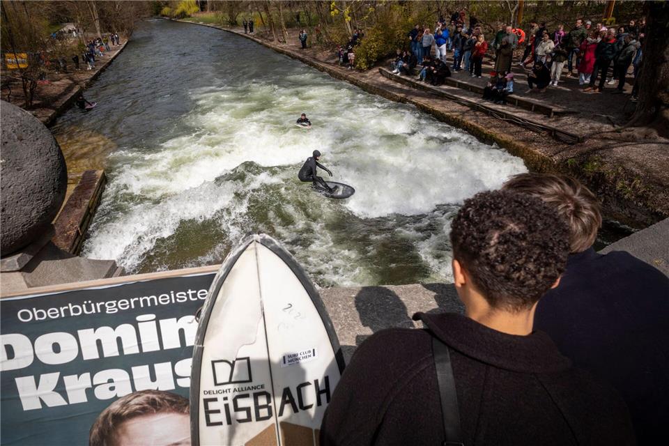 Im Sommer soll die Welle wieder freigegeben werden, hat Neu-OB Krause versprochen. Peter Kneffel/dpa
