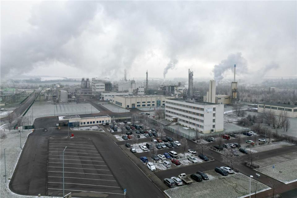 Im Sperrkreis der Entschärfung liegen auch zwei Wohnhäuser. (Archivbild)Bodo Schackow/dpa