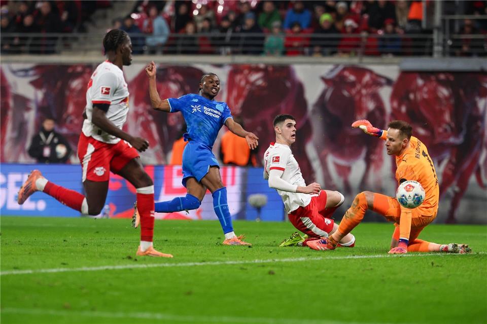 Im Spitzenspiel in Leipzig gab es viele Torszenen.Jan Woitas/dpa