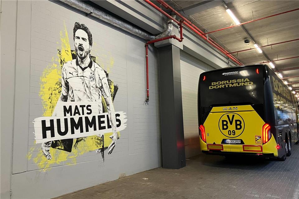 Im Sportweg in den Katakomben des Stadions hat Borussia Dortmund Mats Hummels ein Graffiti-Porträt gewidmet.Jana Glose/dpa