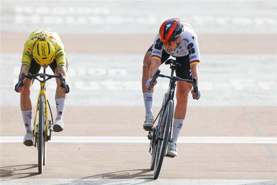 Im Sprint besiegte Franziska Koch die Niederländerin Marianne Vos. (Archivbild)Jean-Francois Badias/AP/dpa