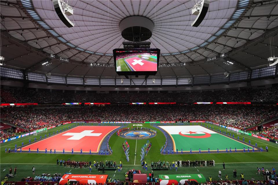 Im Stadioninneren sehen TV-Zuschauer ein Hochglanzprodukt. Nick Didlick/AP/dpa