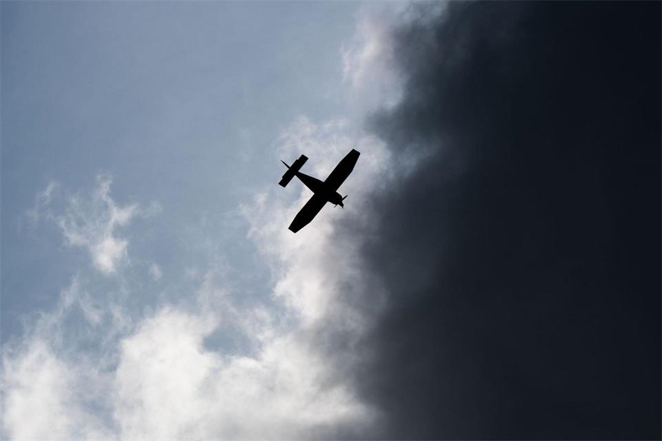Im Süden Niedersachsens ziehen laut dem Deutschen Wetterdienst am Dienstagabend leichte Regenwolken ein. (Symbolbild)Julian Stratenschulte/dpa