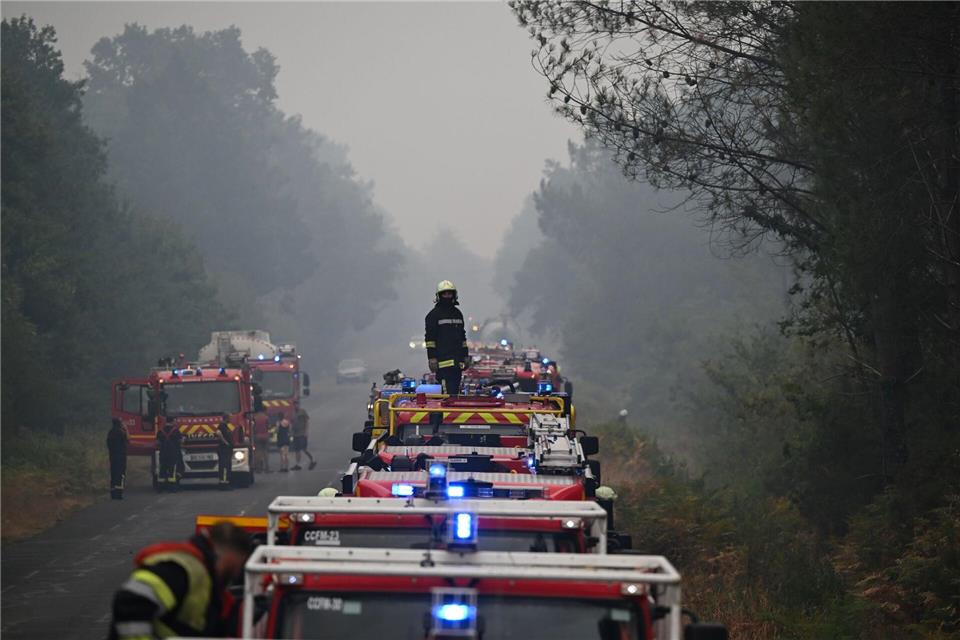 Im Südwesten Frankreichs wüten heftige Waldbrände.Emma Da Silva/AP/dpa