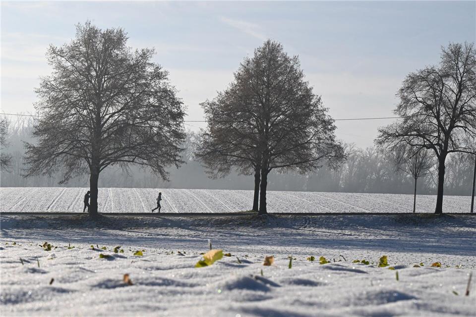 Im Südwesten ist am Morgen in hohen Lagen mit Schnee zu rechnen. Bernd Weißbrod/dpa