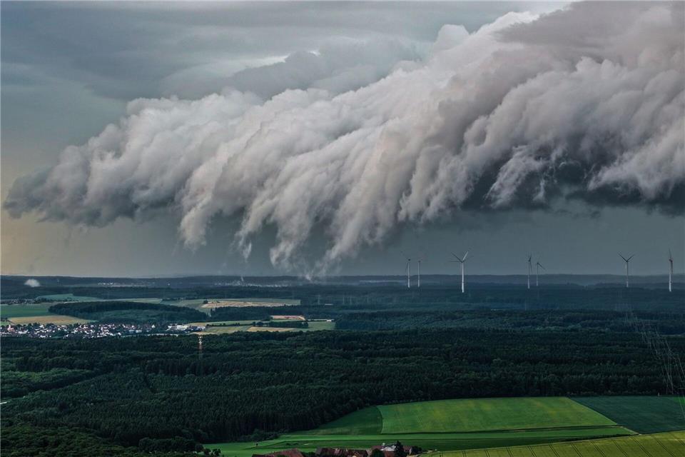 Im Südwesten sind starke Gewitter möglich.Jason Tschepljakow/dpa