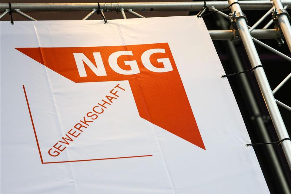 Im Tarifkonflikt der sächsischen und thüringischen Brauereien hat die Gewerkschaft NGG die Beschäftigten der Köstritzer Schwarzbierbrauerei zum Warnstreik aufgerufen (Symbolfoto).Focke Strangmann/dpa