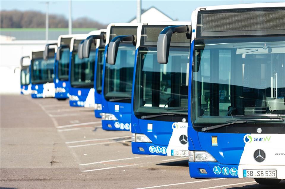 Im Tarifkonflikt öffentlicher Nahverkehr hat es im Saarland einen Durchbruch gegeben (Archivbild)Laszlo Pinter/dpa