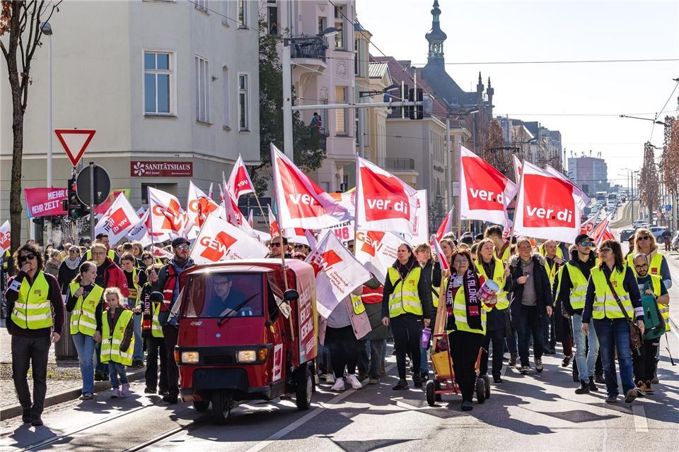 Verdi-Warnstreiks in Brandenburg – Kitas und Horte zu Im Tarifstreit des öffentlichen Dienstes von Bund und Kommunen hat die Gewerkschaft Verdi mit Warnstreiks ihre Forderungen deutlich gemacht.Frank Hammerschmidt/dpa