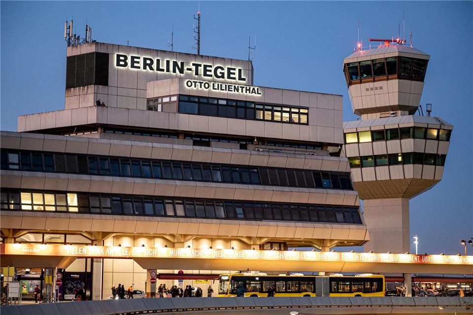 Im Terminal A des früheren Flughafens Tegel sollen Teile der Berliner Hochschule für Technik unterkommen - die Sanierung dauert aber länger als geplant. (Archivbild)Fabian Sommer/dpa
