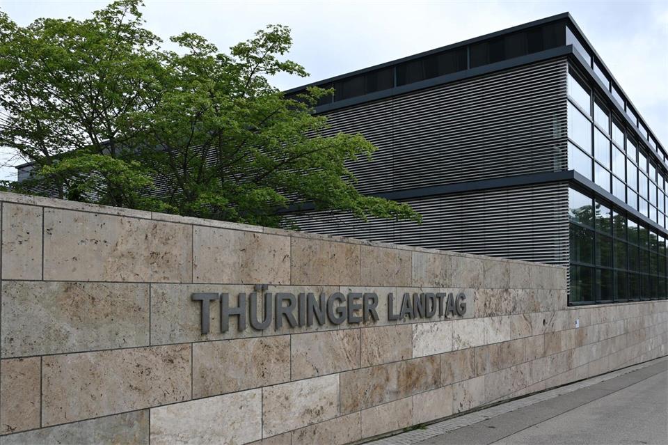 Im Thüringer Landtag beschäftigt sich ein Untersuchungsausschuss mit der Arbeit des Landesverfassungsschutzes. (Archivbild)Martin Schutt/dpa