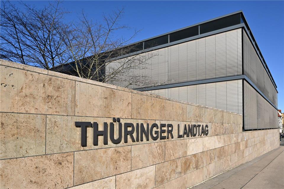 Im Thüringer Landtag haben Abgeordnete über Lehren aus der geplanten Schließung des Zalando-Standorts in Erfurt diskutiert. Martin Schutt/dpa