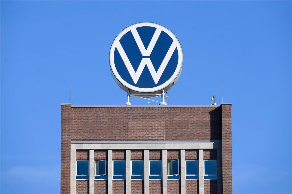 Mitten in drohender Chipkrise: VW-Beschaffungsvorstand geht Im VW-Vorstandshochhaus übernimmt ein Neuer das Beschaffungsressort. (Archivbild)Julian Stratenschulte/dpa