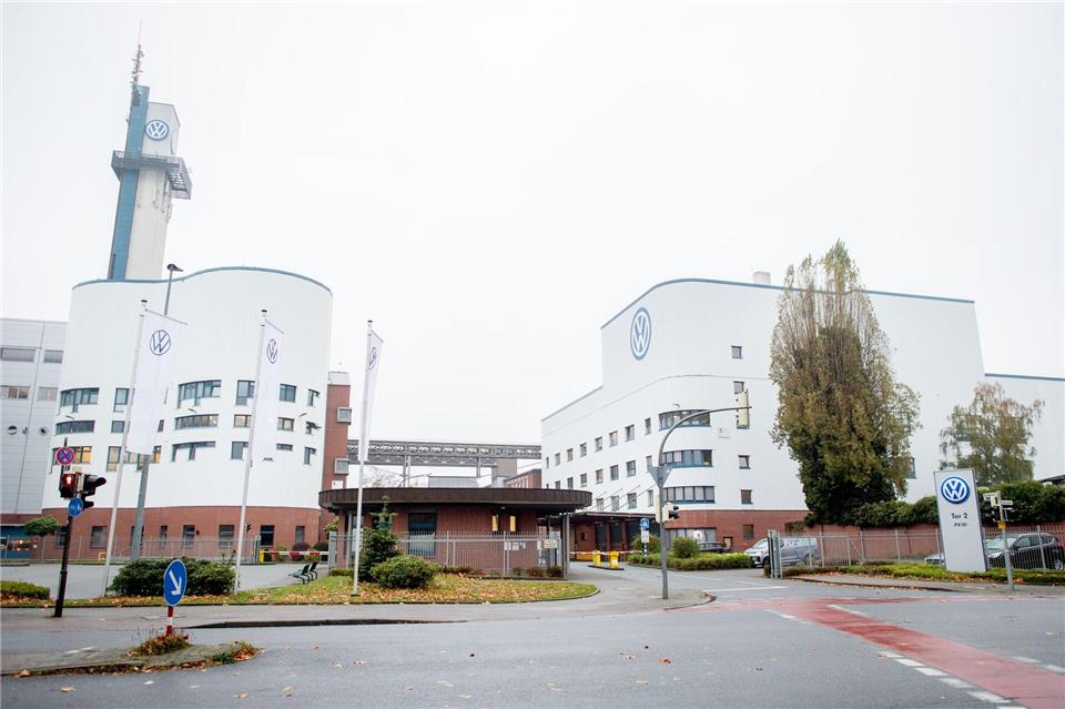 Im VW-Werk Osnabrück könnten in Zukunft auch Teile fürs Militär gebaut werden. (Archivbild)Hauke-Christian Dittrich/dpa